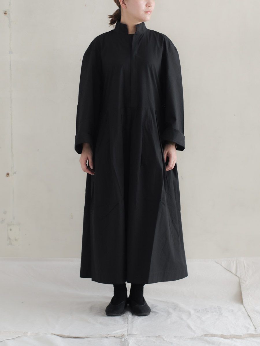 THE HINOKI / オーガニックコットンスタンドカラードレス　ブラック
