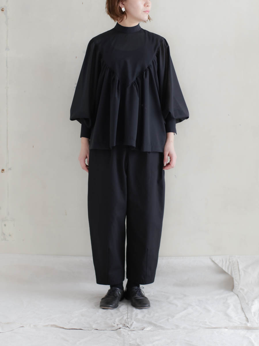 the last flower of the afternoon ラストフラワー オブ ジ アフターヌーン 静かな日ワイドテーパードトラウザー（ブラック） メイン画像