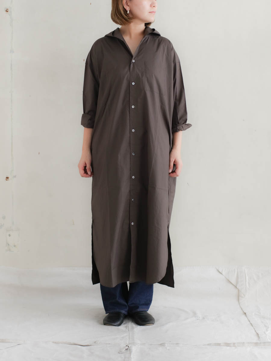 TISSU ティシュ ナチュラルタイプライターフード付きロングシャツ（チャコール）メイン画像