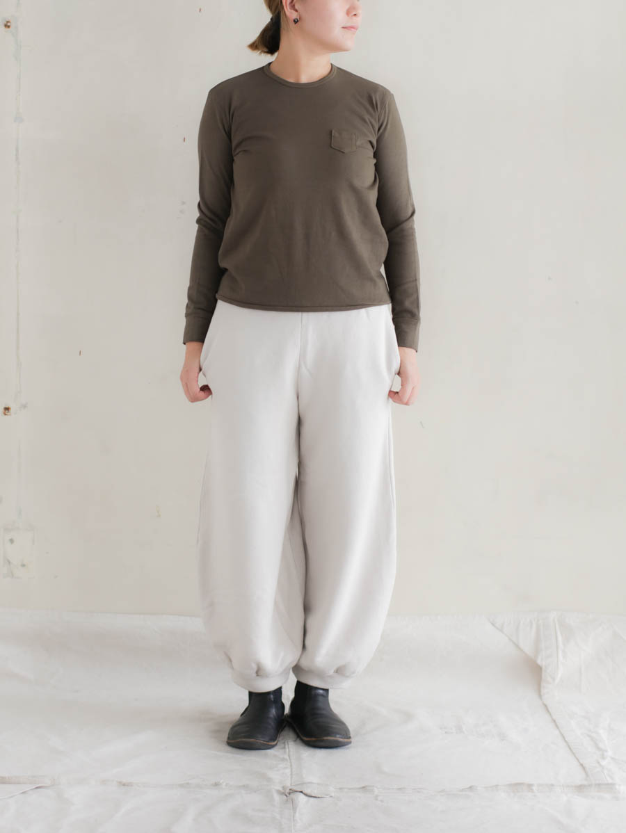 UNIVERSAL TISSU ユニヴァーサルティシュ リヨセルコットン裏毛イージーバルーンパンツ アイボリーメイン画像 