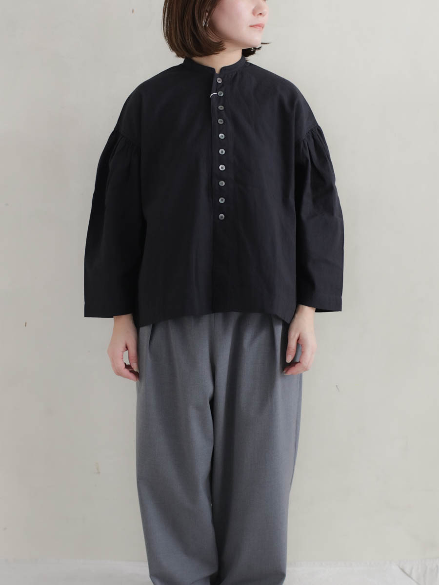 UNIVERSAL TISSU ユニヴァーサルティシュ トリプルワッシャーリネンコットンブラウスジャケット（クロ） メイン画像