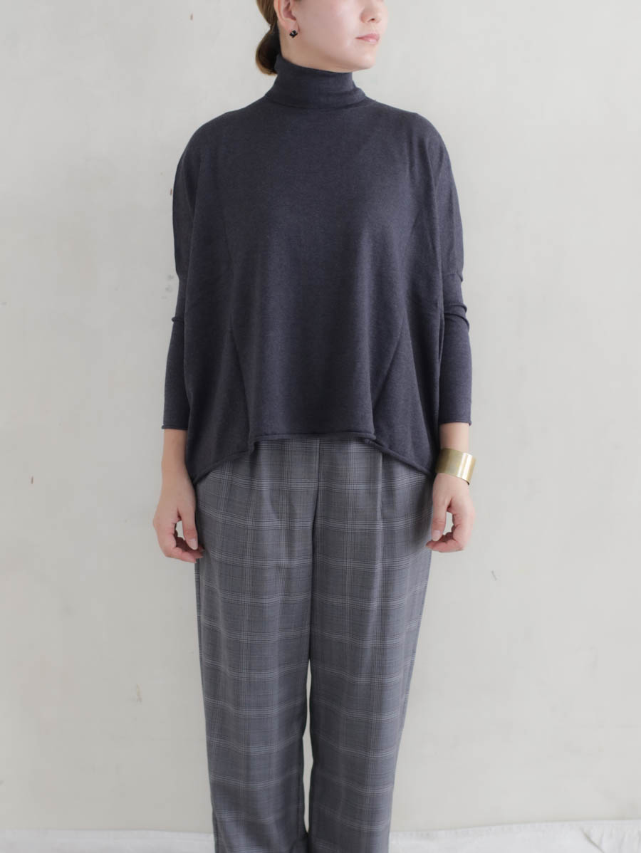 Veritecoeur ヴェリテクール 5COL TURTLE NECK（チャコール）ST-149 メイン画像